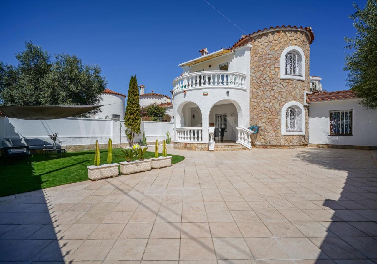 Villa Et Studio Avec Piscine - Wehostyou Empuriabrava Buitenkant foto